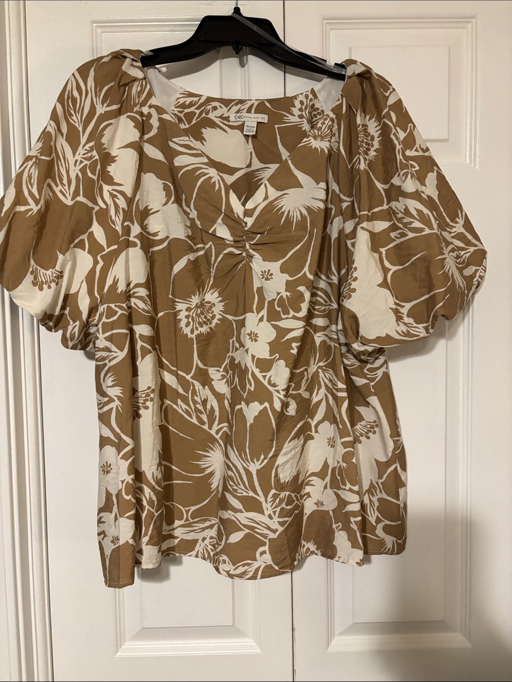 Cato Tan & White Floral Puff-Sleeve Blouse